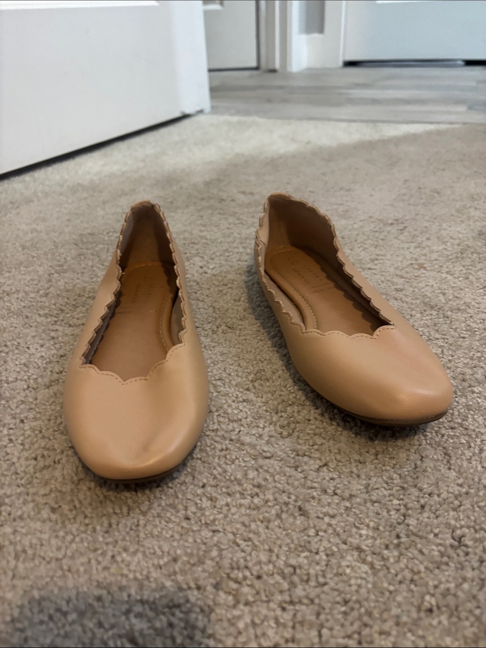 Women’s Scalloped Edge Nude Ballet Flats